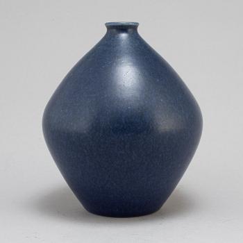 A stoneware vase by Erich & Ingrid Triller, Tobo.