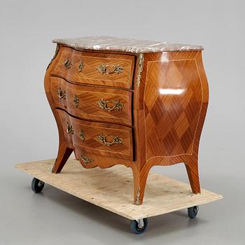 BYRÅ, rokokostil, 1900-talets mitt.