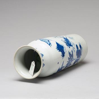 A large blue and white Transitional "Rolwagen" vase, 17th Century.