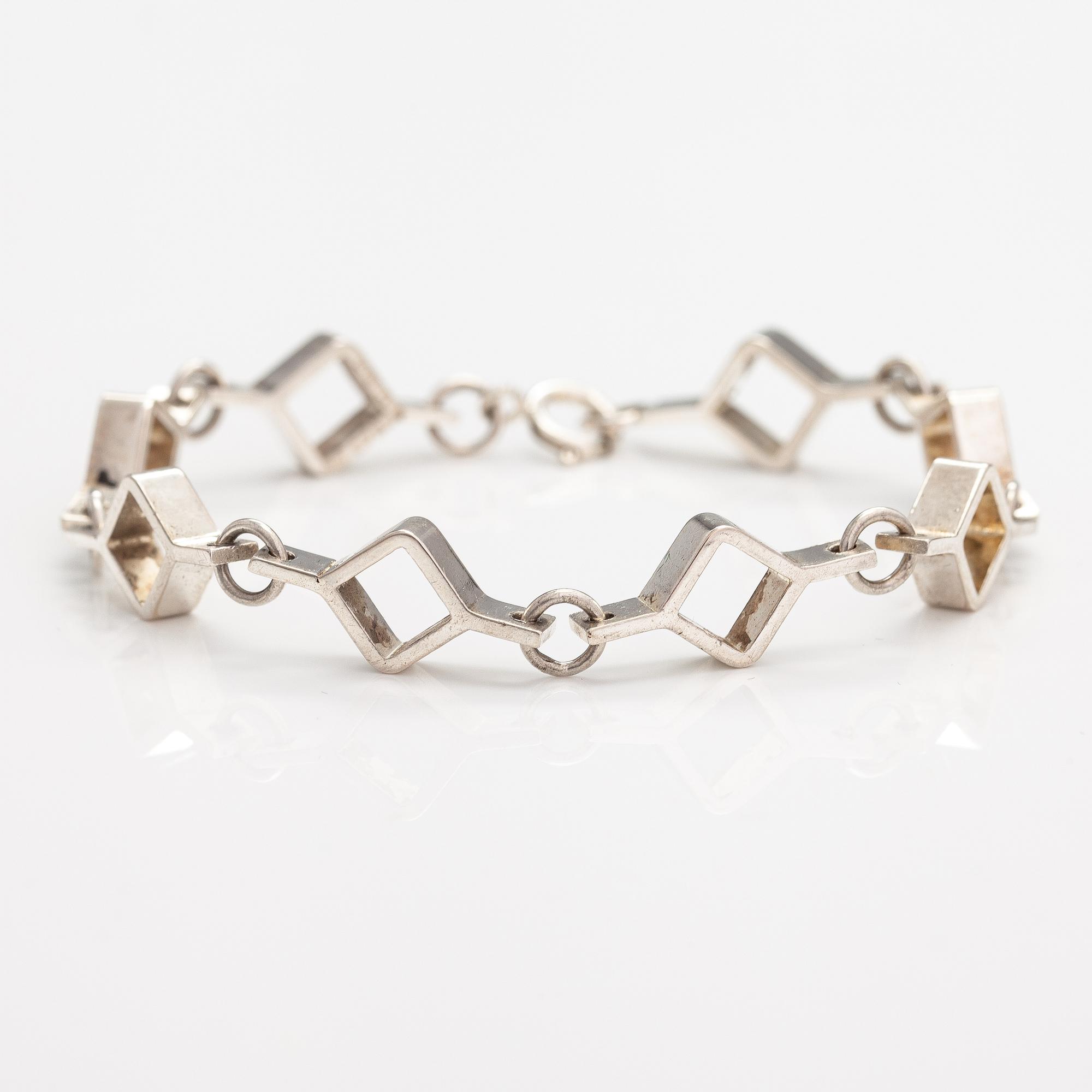 Jorma Laine, A silver bracelet "Ruutu". Kultateollisuus, Turku 1967.