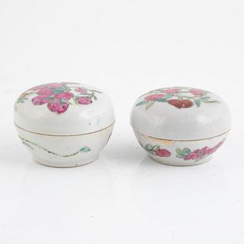 Eight pieces of Famille Rose porcelain, China, Qing dynasty, 18th-18th century.