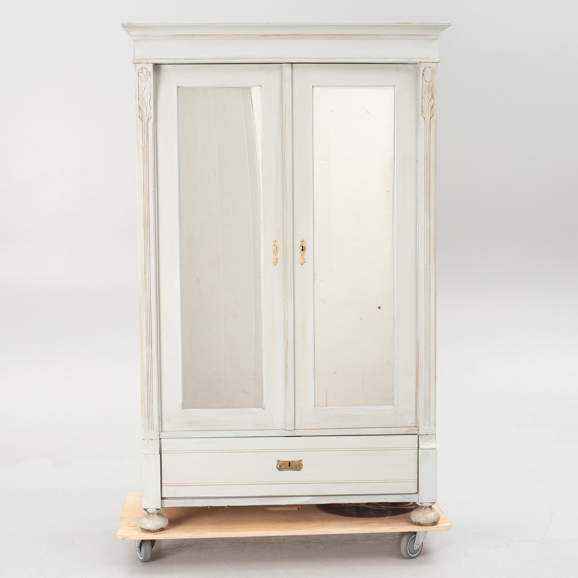 A cabinet, from around the year 1900.