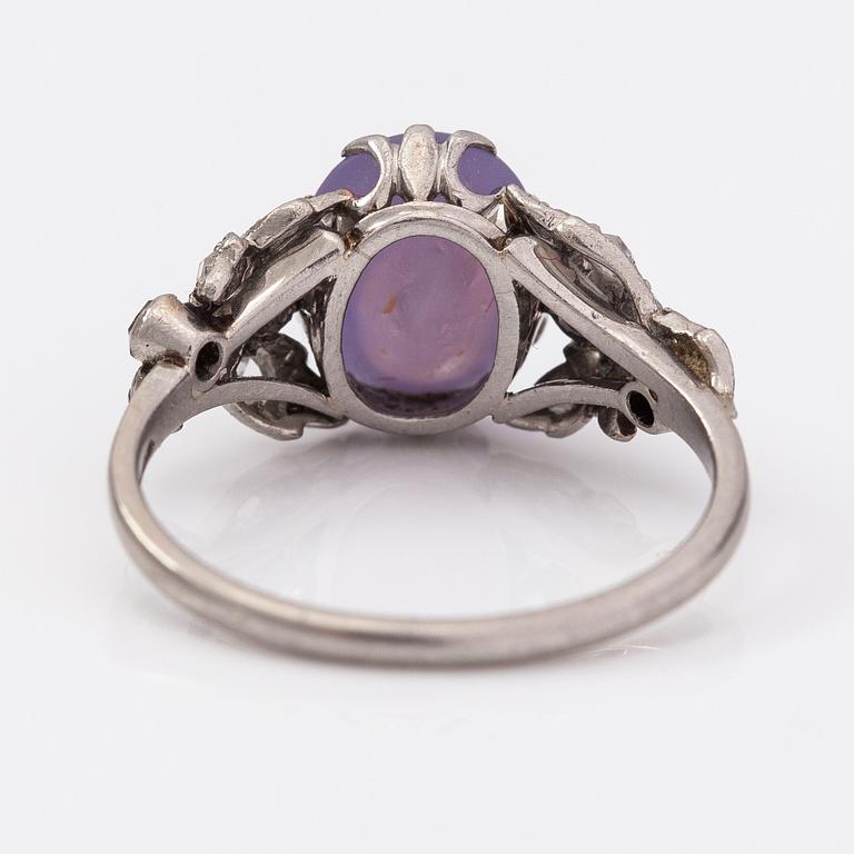 Oskar Pihl, A platinum ring with a ca. 4.0 ct star sapphire and rose-cut diamonds ca 0.12 ct in total. A Tillander 1930s.