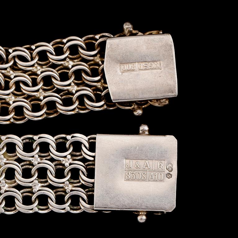 ARMBAND, 2 st, silver, 1900-talets andra hälft. Total vikt ca 55 g.
