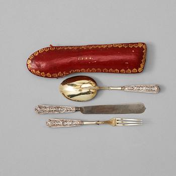 390. A German parcel-gilt and filigree set of travel cutlery, Erhard Warnberger II, Augsburg (1694-1733).