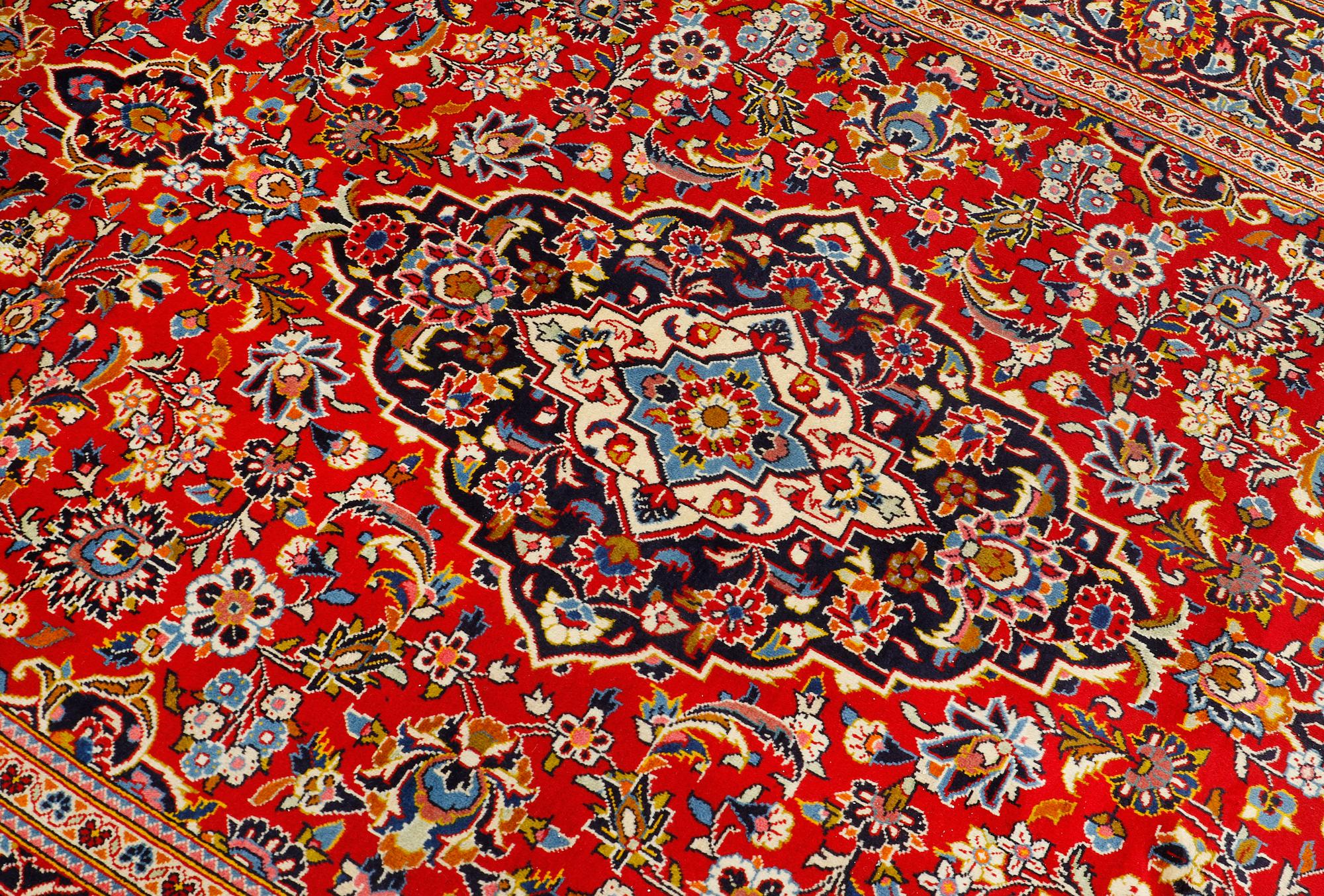 A Keshan carpet, c. 314 x 197 cm.