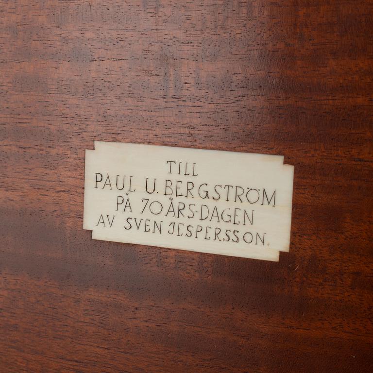 Ask för spelkort och marker mm, proveniens Paul U. Bergström, grundare av PUB, Sverige ca 1930.