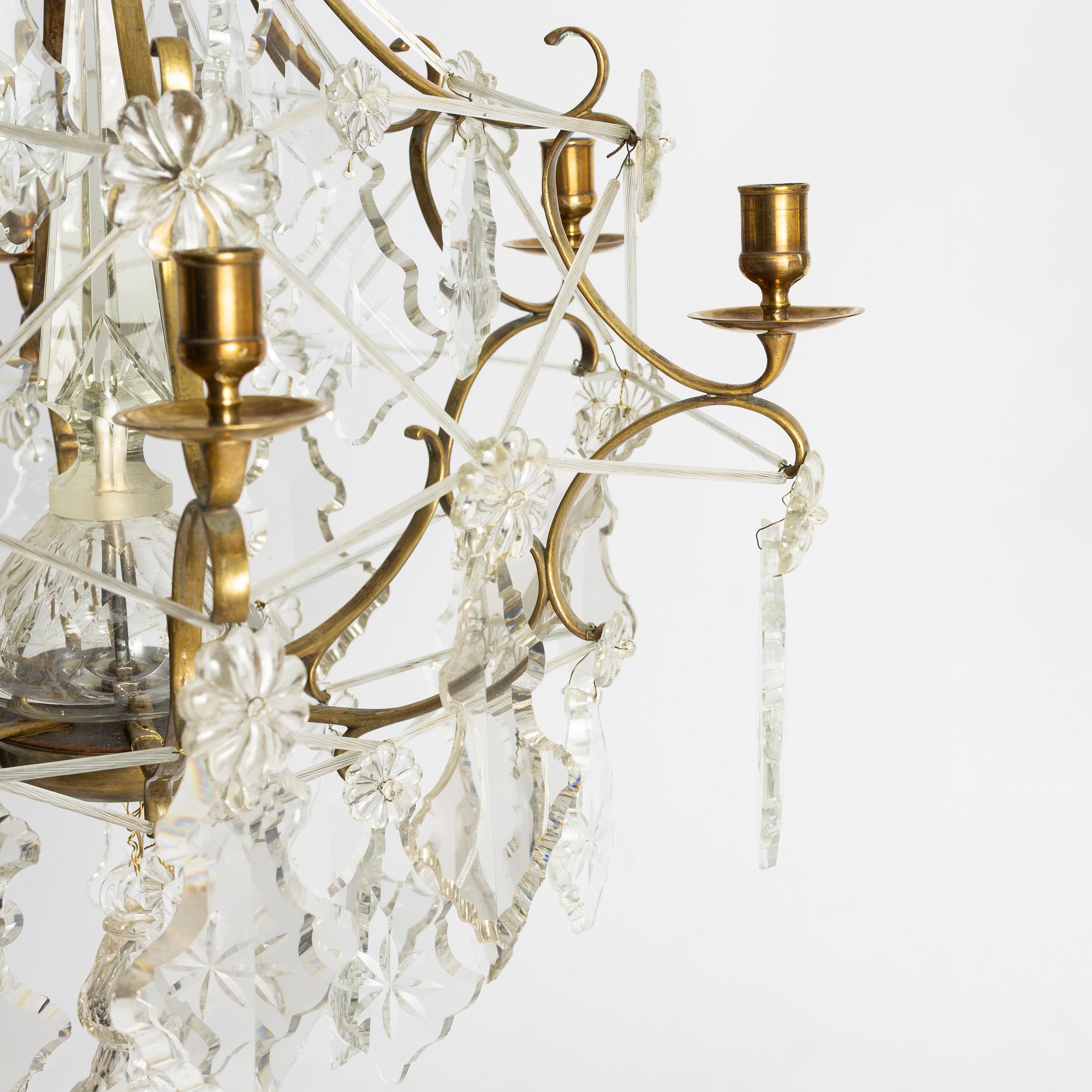 A Rococo style chandelier, 19th century.