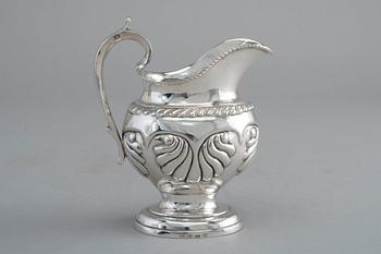 GRÄDDKANNA, silver. Roland Mellin Helsingfors 1838. Vikt 132 g.