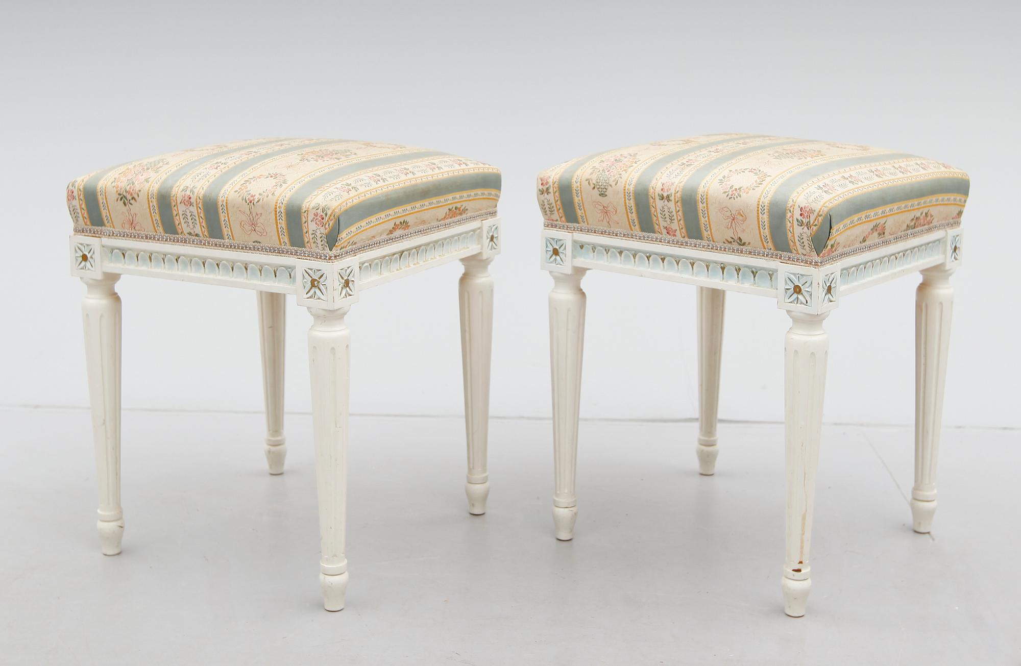 TABURETTER, 1 par, gustaviansk stil, 1900-talets första hälft.