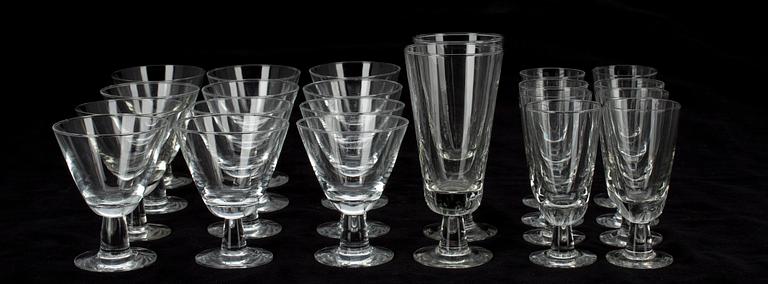 GLAS, 12+8+2 st, "Astor", Saara Hopea, Nuutajärvi, formgiven 1958.