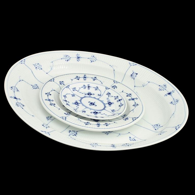 SERVISDELAR, 8 st, porslin, "Musselmalet Riflet", Royal Copenhagen, 1900-tal.