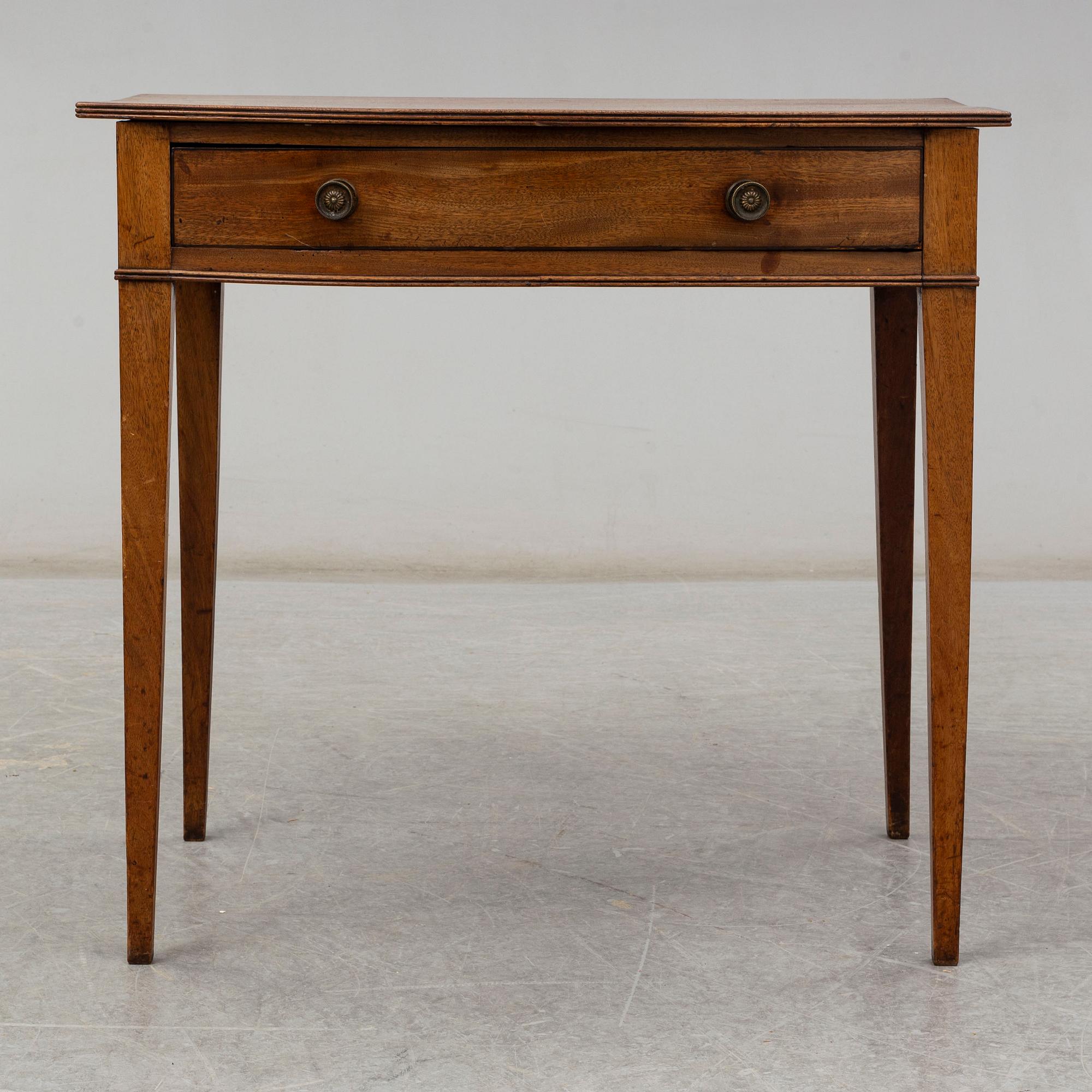 An English table, 19th century.