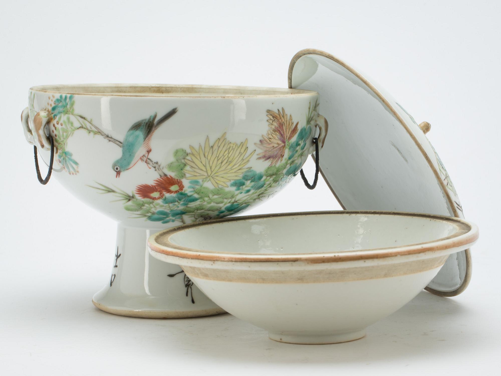 SKÅL PÅ FOT, porslin. Kina, sekelskiftet 1800/1900.