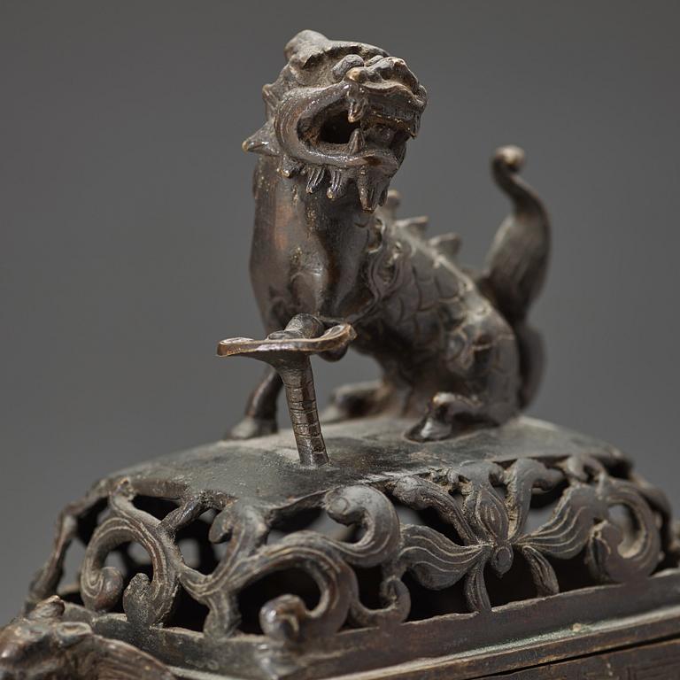 A Chinese bronze incense burner with pierced cover, Qing dynasty, 17th/18th century.