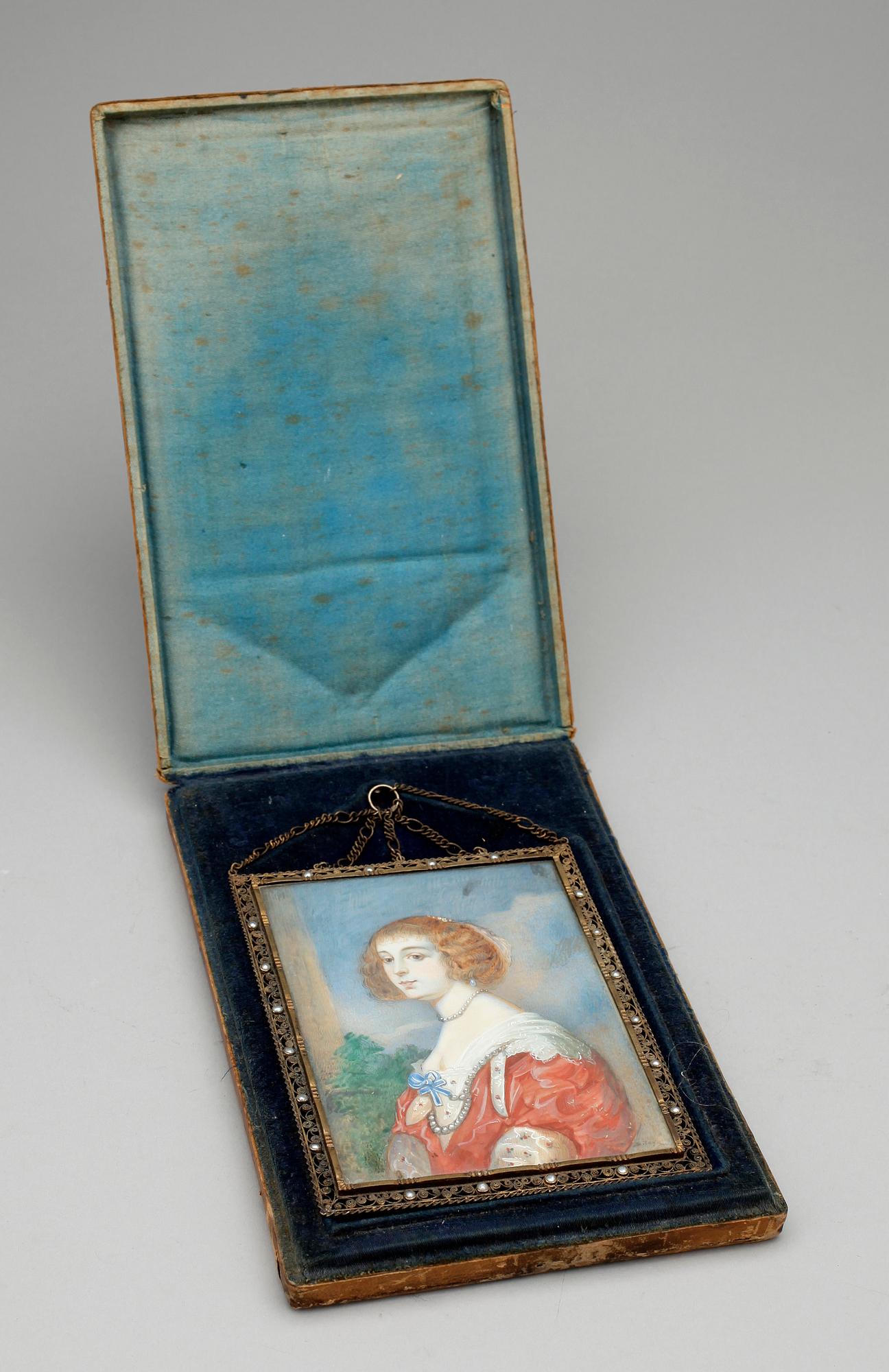 MINIATYRMÅLNING I LÄDERSCHATULL, gouache på platta av ben, 1800-tal.