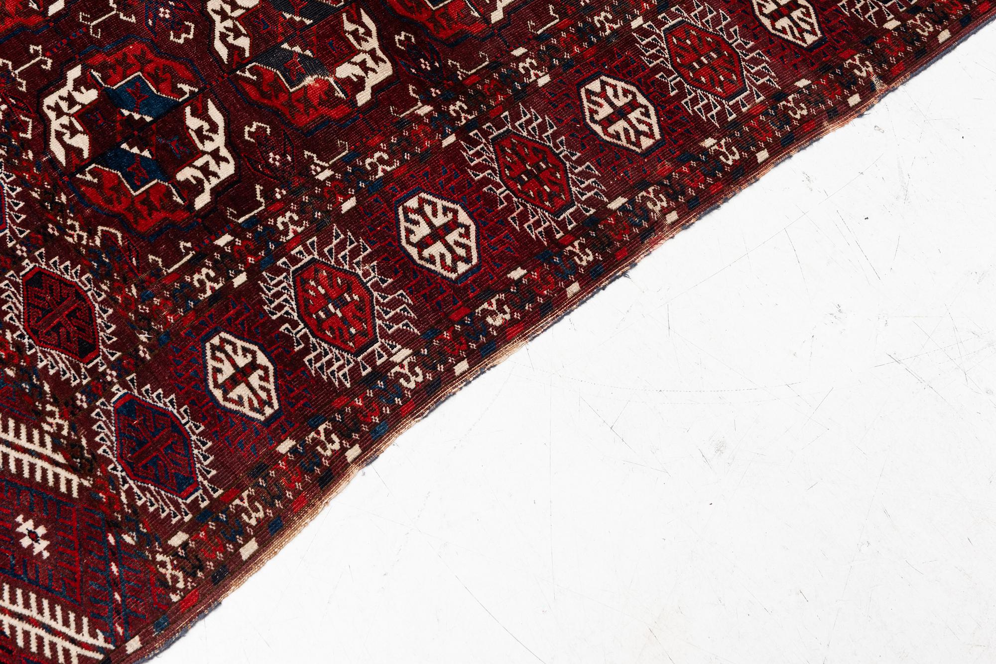 A Turkmen carpet, c. 293 x 210 cm.