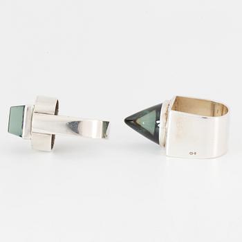 RINGAR, 2 st. Silver med syntetisk grön spinell.