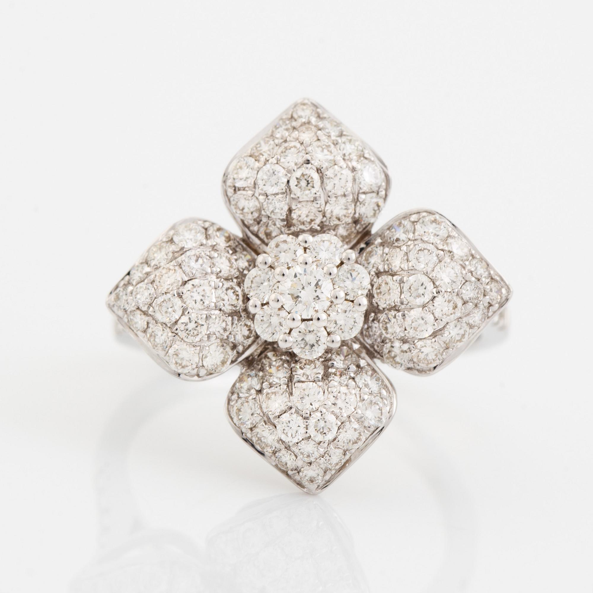 Brilliant cut diamond flower ring.