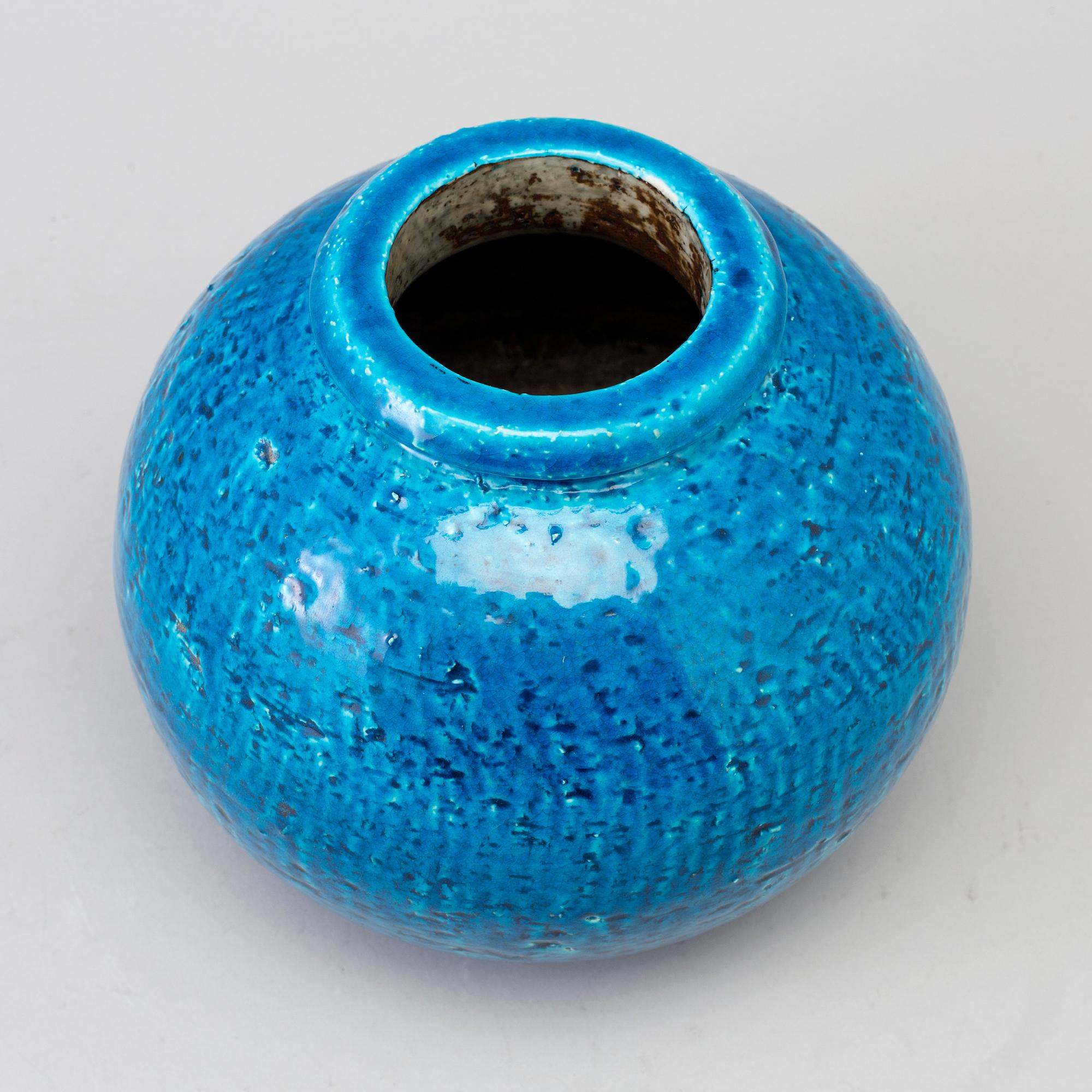 A Gunnar Nylund stoneware vase from Rörstrand, 1960s.
