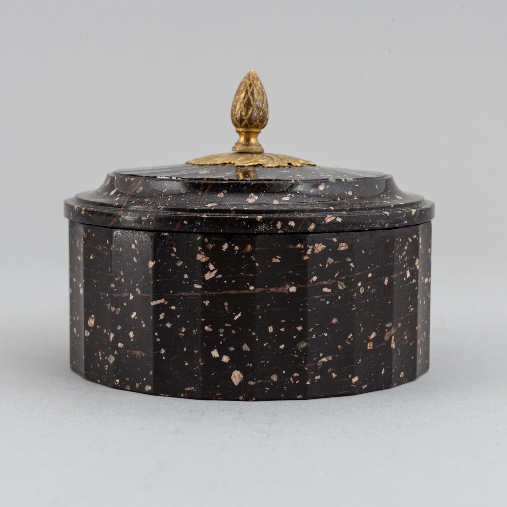 Smörask, empire, 1800-talets början, porfyr.