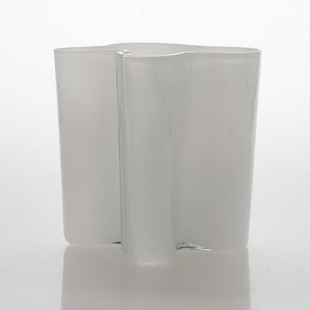 Alvar Aalto, A glass vase, model no. 3031. Signed Alvar Aalto 3031.