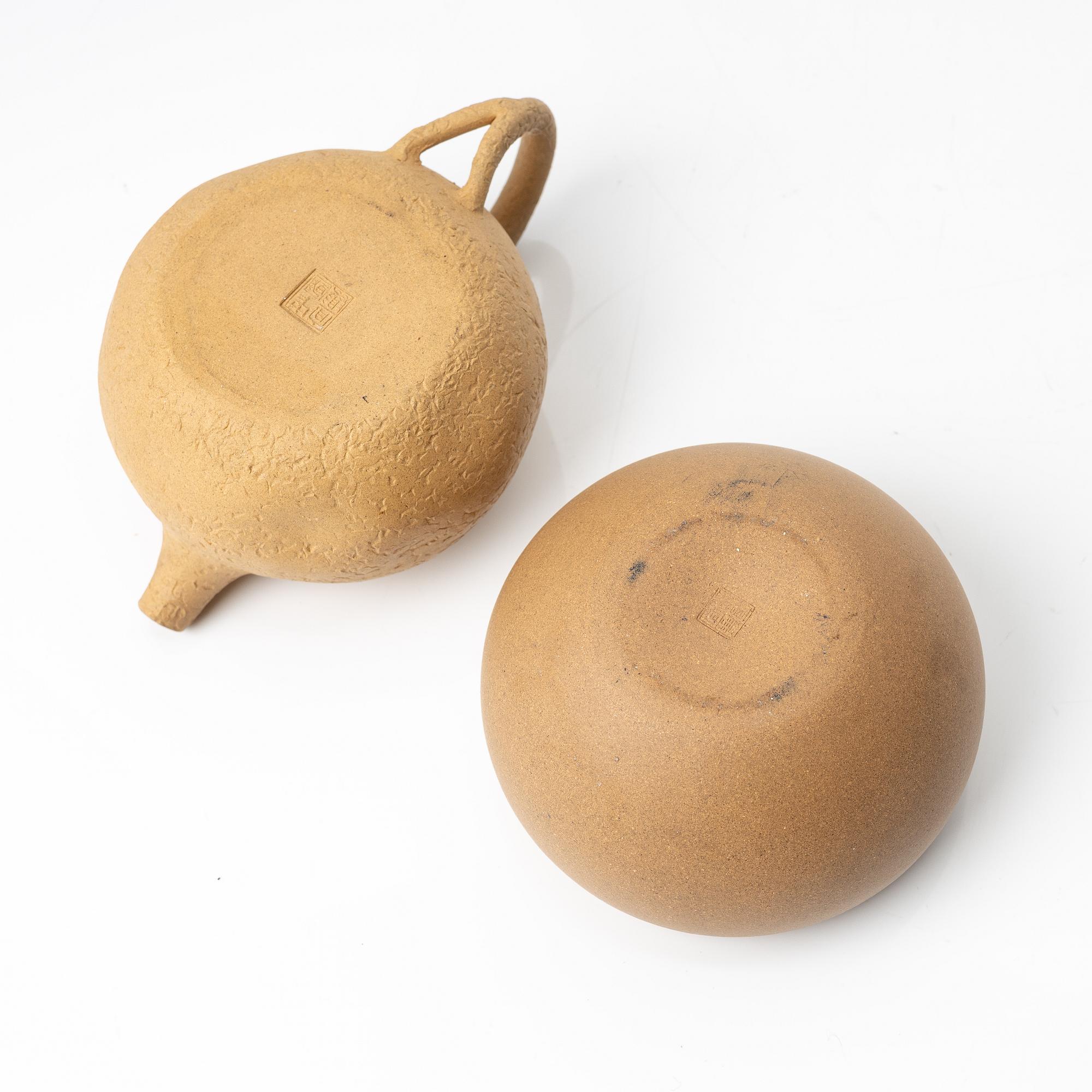 A teapot and a box with cover, yixing, China, 1970/80s-.