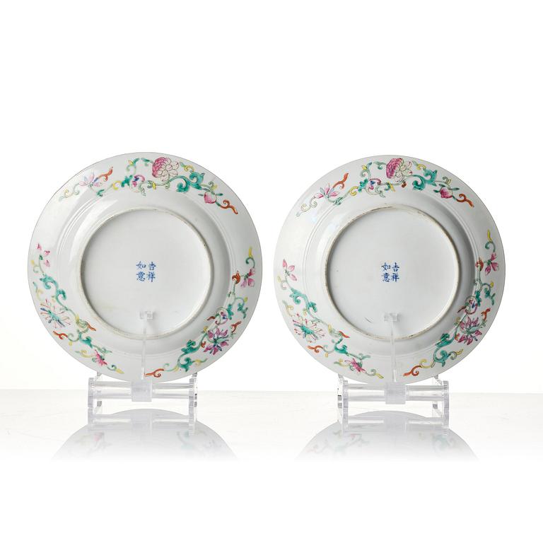 A pair of enamelled dishes, Qing dynasty, 19th Century.