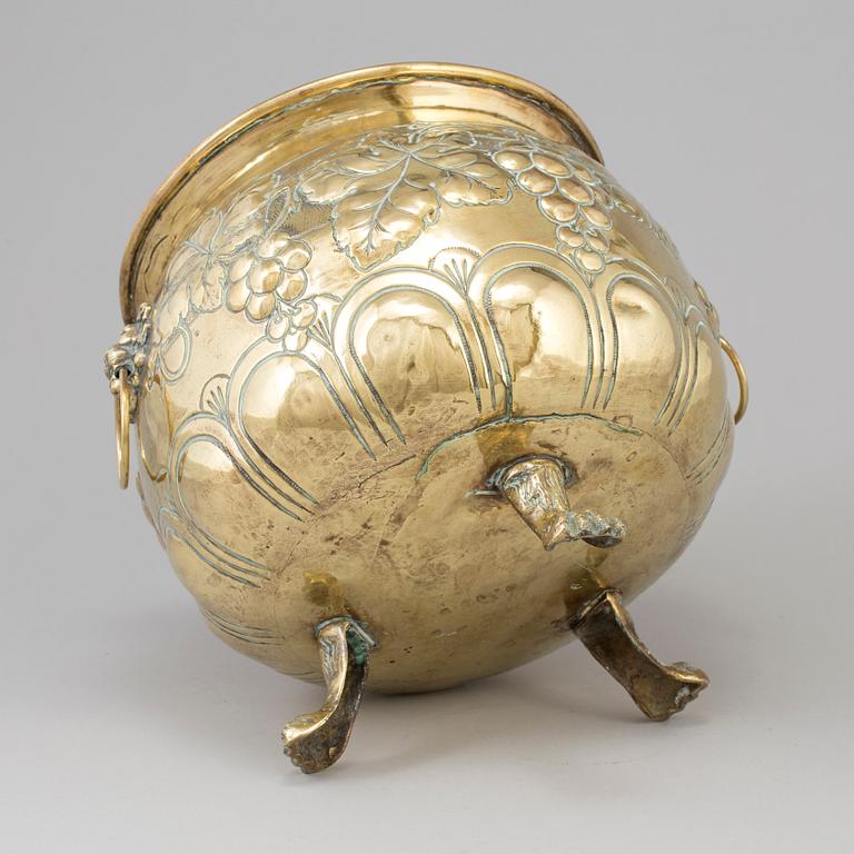 A BRASS FLOWER POT, first half of the 19th century.