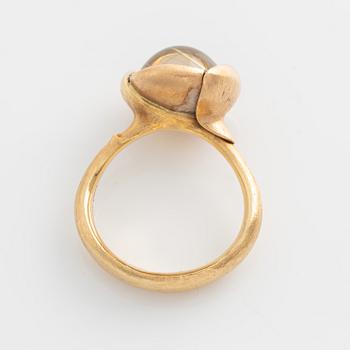 Ole Lynggaard, Charlotte Lynggaard, ring "Lotus", 18K gold with rutile quartz and brilliant-cut diamonds.