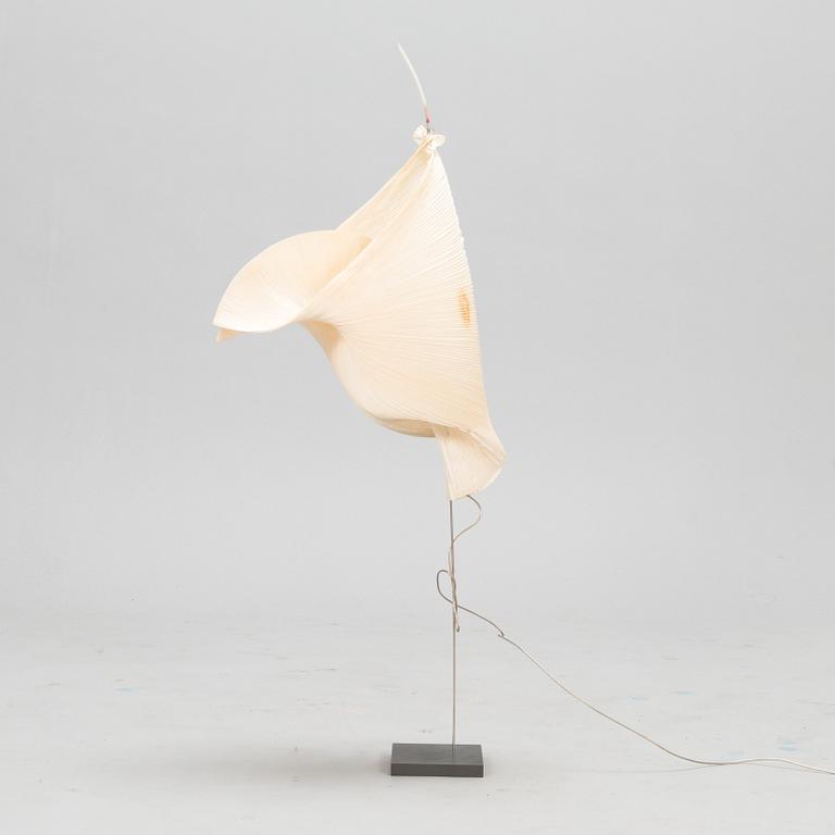 Ingo Maurer, pöytävalaisin, "Gaku", Saksa.