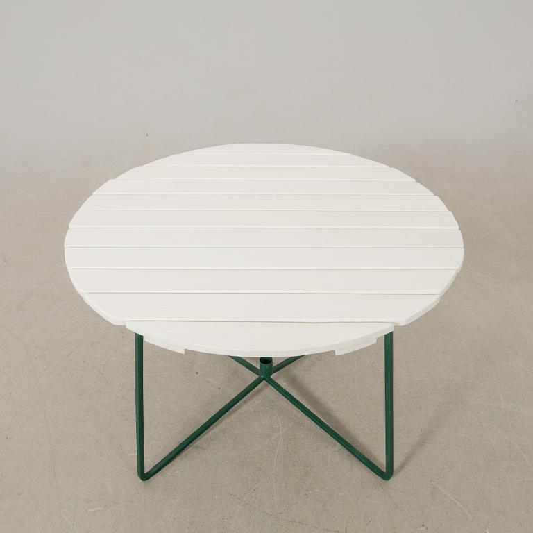 Arthur Lindqvist, garden group 5 dlr model 9A and chair no. 1, Grythyttan 20th century.