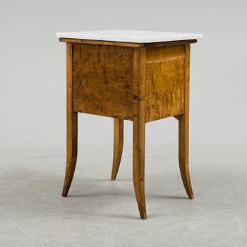 SÄNGBORD, björk, 1900-talets första hälft.