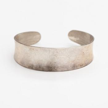 Pekka Piekäinen, A sterling silver bracelet. Platinoro, Turku 2009.