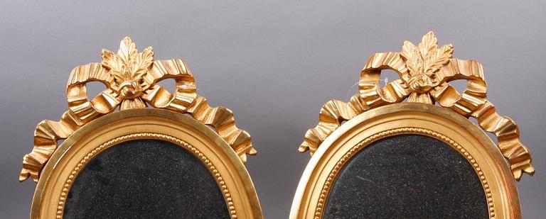 SPEGELLAMPETTER, ett par, gustaviansk stil, 1900-talets första hälft.