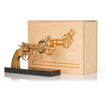 Carl Fredrik Reuterswärd, "Non Violence Knotted Gun".