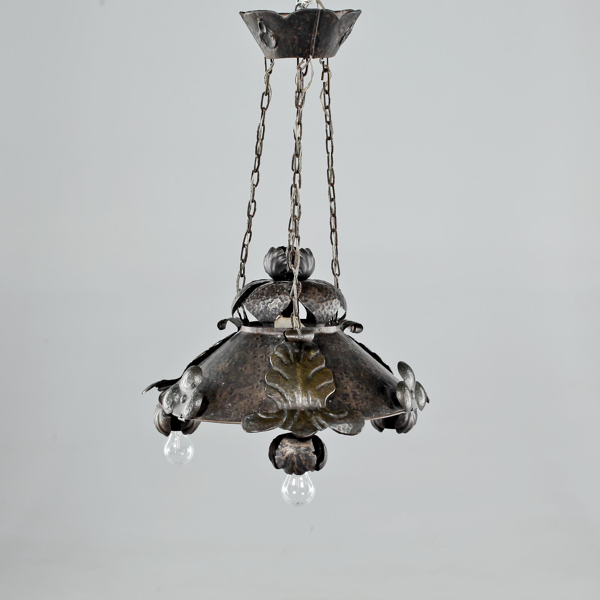 TAKLAMPA, jugend, 1900-talets första del. Höjd ca 80 cm.