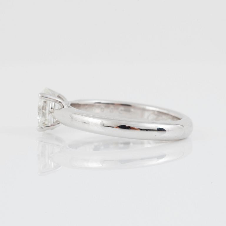 RING signerad Cartier, med briljantslipad diamant, 1.00 ct. Kvalitet ca F/VVS2.