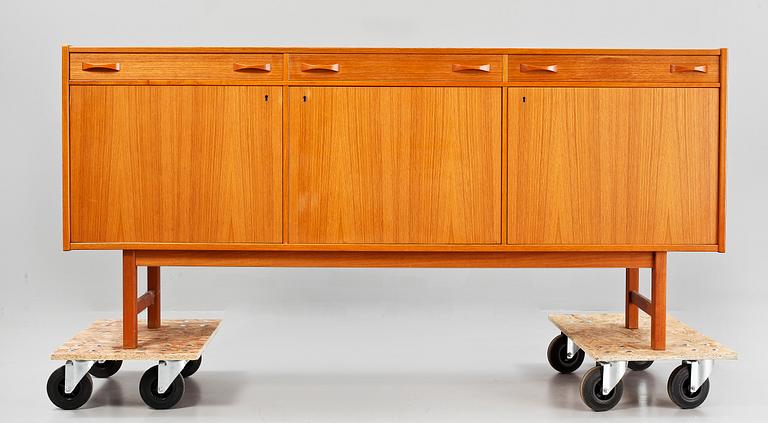 SIDEBOARD, 1900-talets mitt.
