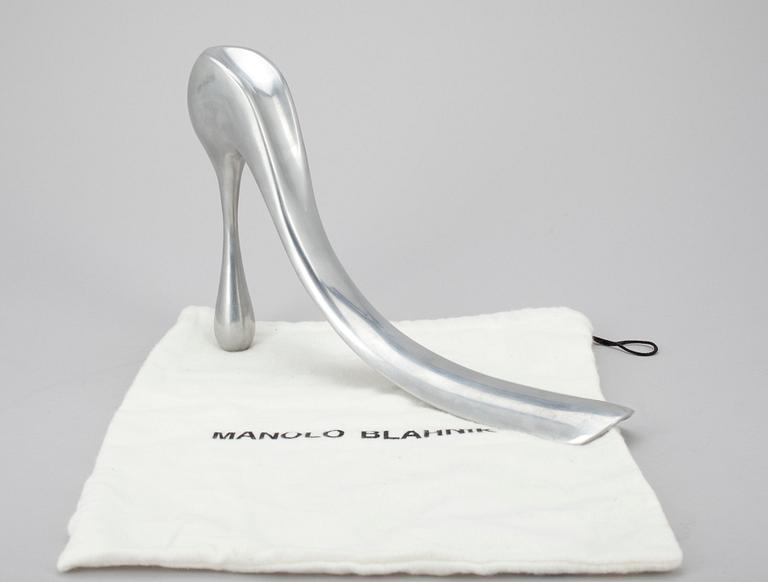 SKOSKED, metall, 2000-tal, Manolo Blahnik.