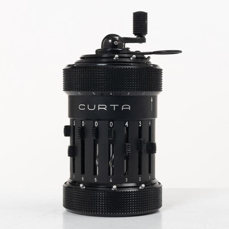 Räknemaskin, "Curta, Type I", utvecklad av Curt Herzstark, Contina AG Mauren, Lichtenstein, formgiven 1947.