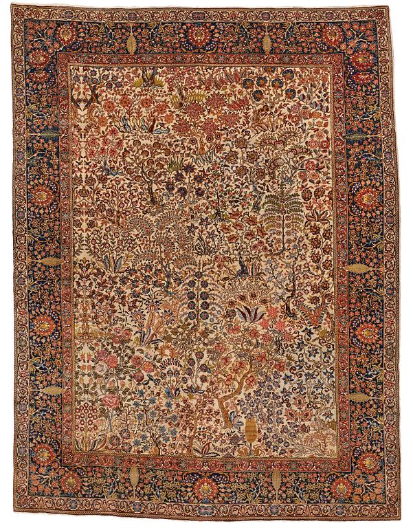 A carpet, a semi-antique Tabriz, ca 297,5 x 224 cm.