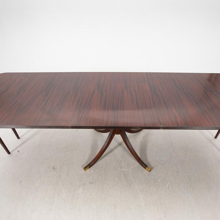 AN English mahogany dining table later part of the 20th century.