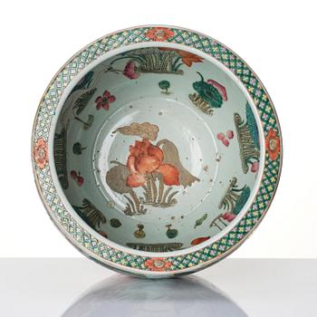 Fiskbassäng, porslin. Qingdynastin, 1800-tal.