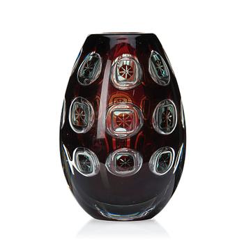 18. Edvin Öhrström, an 'ariel' glass vase, Orrefors, Sweden 1955.