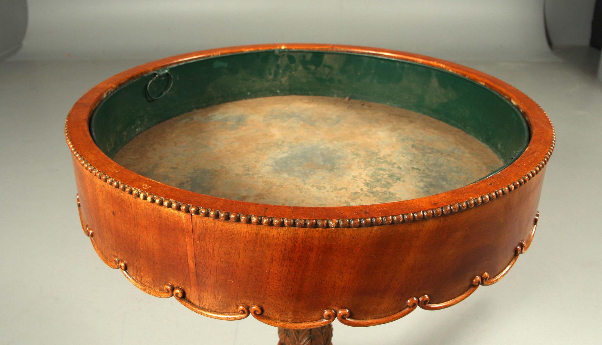 BLOMSTERBORD, rokokostil, omkring 1900.