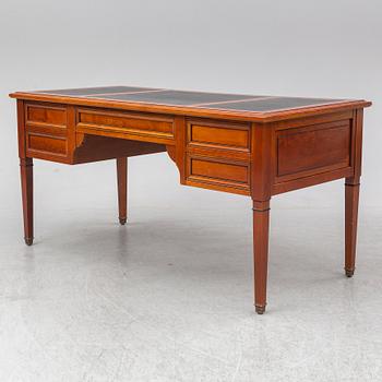 A english style writing desk.