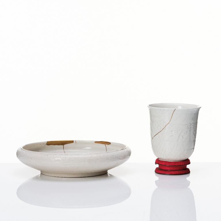 Kopp samt skålfat, blanc de chine. Kina, Qingdynastin, Kangxi (1662-1722).