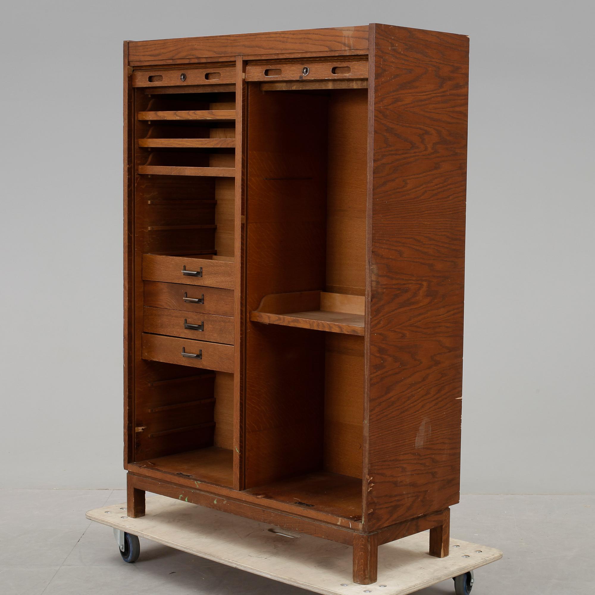 DOKUMENTSKÅP, 1900-talets första hälft.