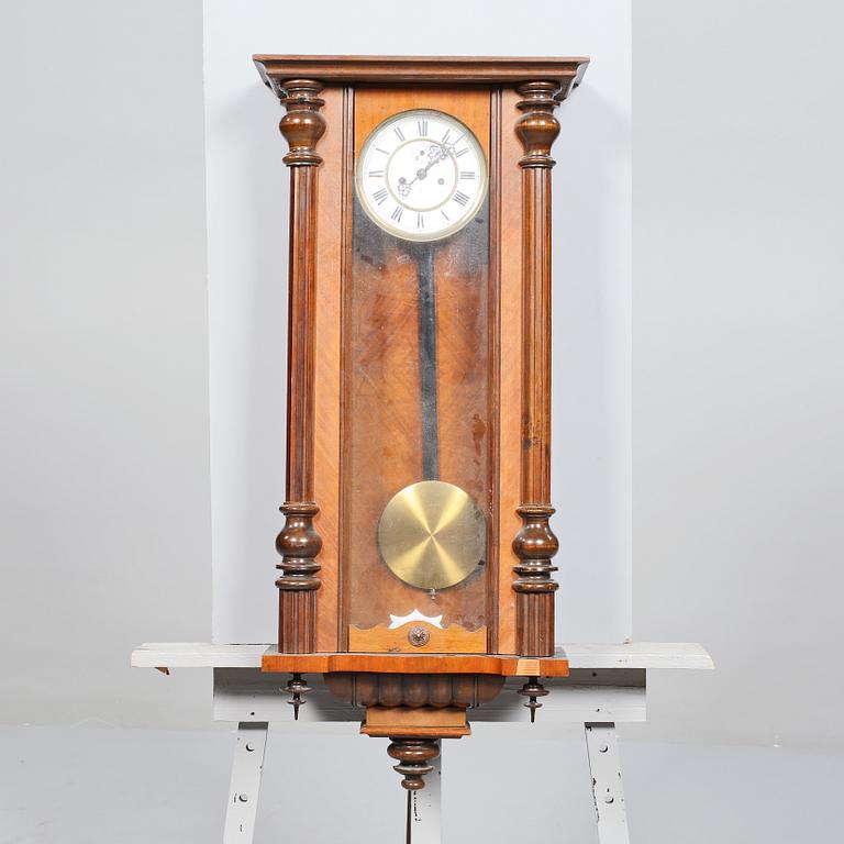 VÄGGPENDYL, nyrenässans, 1800-talets slut.